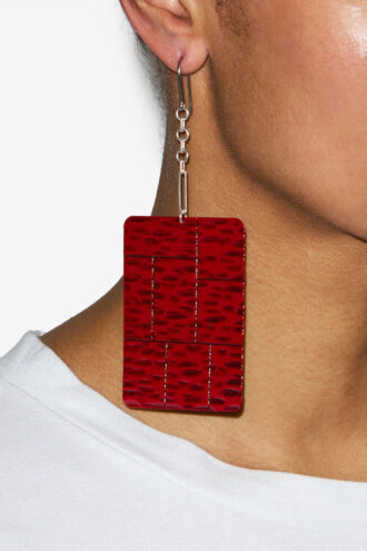 Orecchini pendenti con placca Blacke