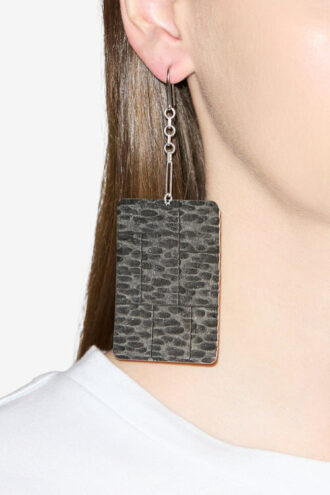 Orecchini pendenti con placca Blacke