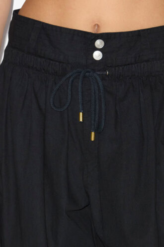 Pantaloni larghi con arricciature Inaya